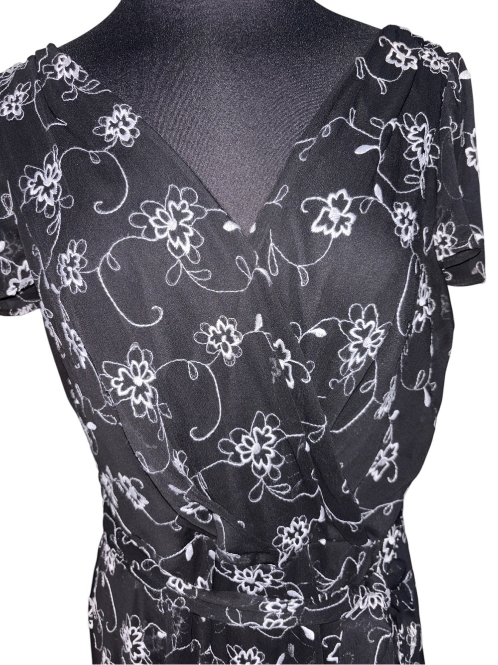 DKNY Floral Midi Dress w/ White Bloom Print, P2P:21.5”, L:46”, NWT, RT $129 - Picture 3 of 13